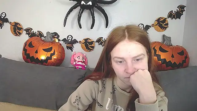 Snapshot of Evarey_ chatting on 11/01/25, 05:03 Evarey online show from 11/01/25, 05:03