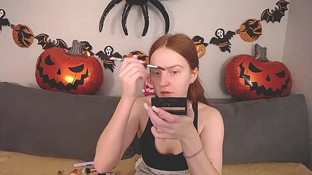 Snapshot of Evarey_ chatting on 10/31/25, 05:26 Evarey online show from 10/31/25, 05:26