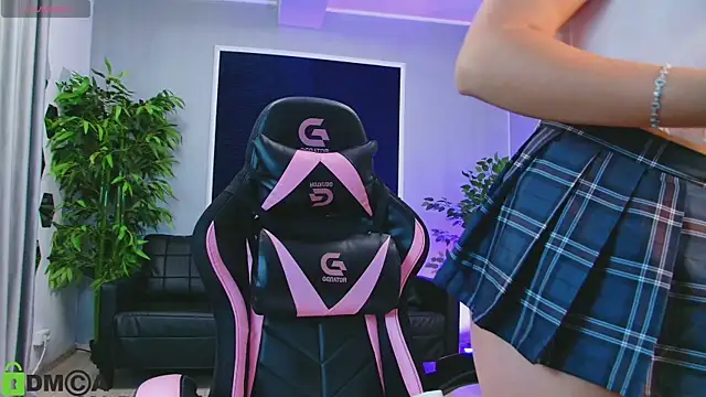 Snapshot of KaiaPearl chatting on 11/19/25, 04:12 KaiaPearl online show from 11/19/25, 04:12