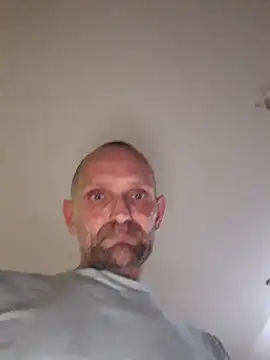 Snapshot of Remello1 chatting on 10/24/25, 11:37 Remello1 online show from 10/24/25, 11:37