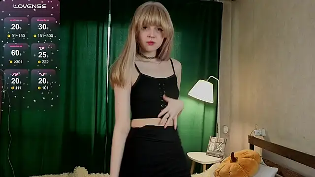Snapshot of _LucyStars_ chatting on 03/25/26, 11:42 LucyStars online show from 03/25/26, 11:42