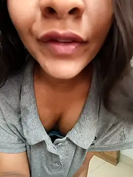 anshika0124 online show from 11/28/25, 04:56