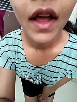 anshika0124 online show from 10/31/25, 04:42