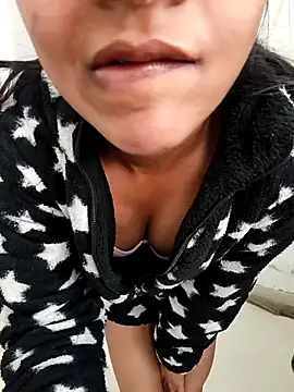 anshika0124 online show from 12/18/25, 05:01