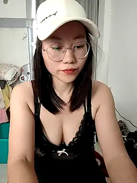 nini10052025 online show from 12/23/25, 02:55