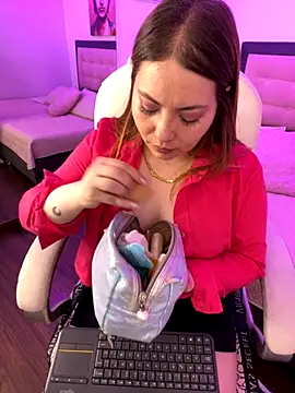 kattee adams online show from 12/05/25, 01:10