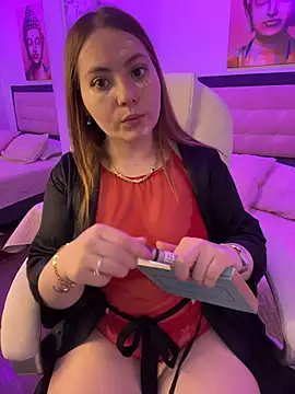 kattee adams online show from 10/28/25, 01:32