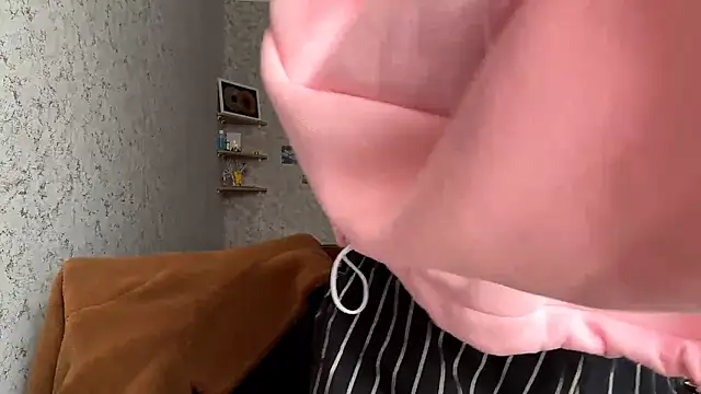 Wallazar cute online show from 10/12/25, 10:16