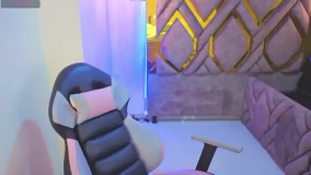 Snapshot of Addyy_02 chatting on 01/12/26, 12:39 Addyy 02 online show from 01/12/26, 12:39