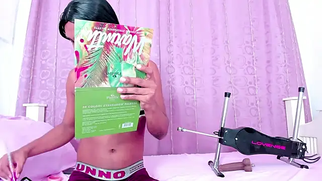 Snapshot of nahomy_smiith chatting on 10/21/25, 02:05 nahomy smiith online show from 10/21/25, 02:05