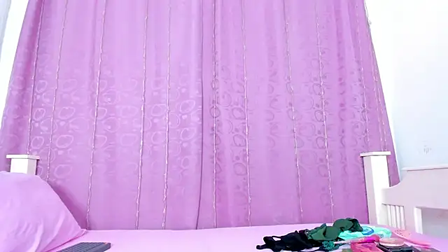 Snapshot of nahomy_smiith chatting on 10/30/25, 07:11 nahomy smiith online show from 10/30/25, 07:11