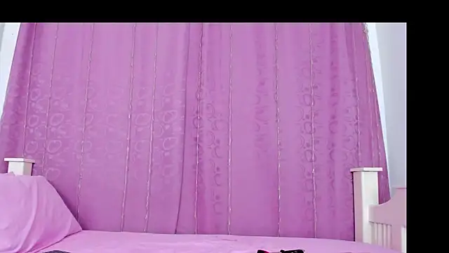 Snapshot of nahomy_smiith chatting on 11/07/25, 06:56 nahomy smiith online show from 11/07/25, 06:56