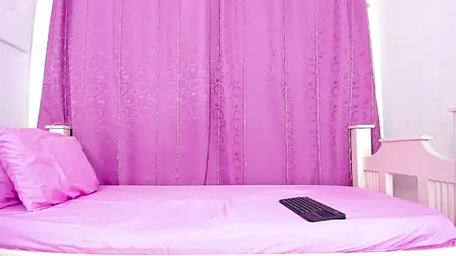 Snapshot of nahomy_smiith chatting on 11/16/25, 09:41 nahomy smiith online show from 11/16/25, 09:41