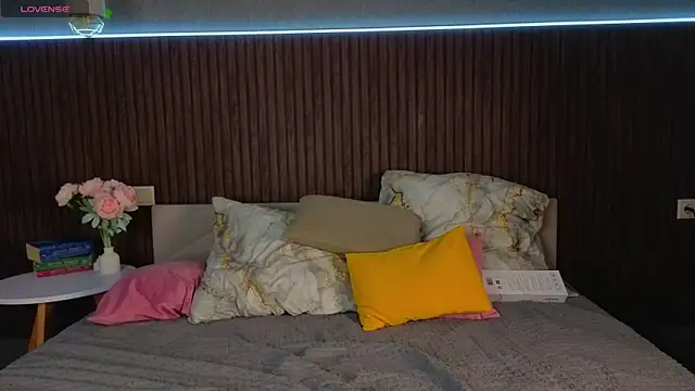 kitsun ne online show from 11/16/25, 08:24