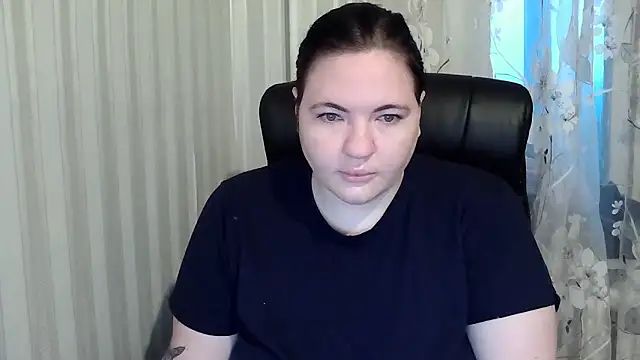 Snapshot of XLisaBlueXs_ chatting on 10/08/25, 04:36 XLisaBlueXs online show from 10/08/25, 04:36