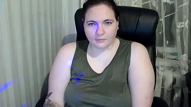 Snapshot of XLisaBlueXs_ chatting on 10/15/25, 04:59 XLisaBlueXs online show from 10/15/25, 04:59