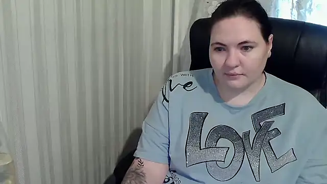 Snapshot of XLisaBlueXs_ chatting on 10/17/25, 01:57 XLisaBlueXs online show from 10/17/25, 01:57