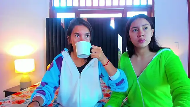 Snapshot of Sofy_and_Mia chatting on 10/18/25, 12:51 Sofy and Mia online show from 10/18/25, 12:51