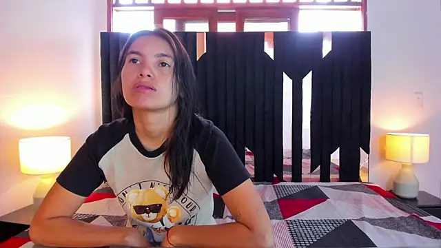 Sofy and Mia online show from 11/08/25, 12:42