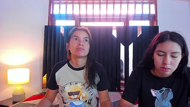 Snapshot of Sofy_and_Mia chatting on 10/15/25, 12:02 Sofy and Mia online show from 10/15/25, 12:02