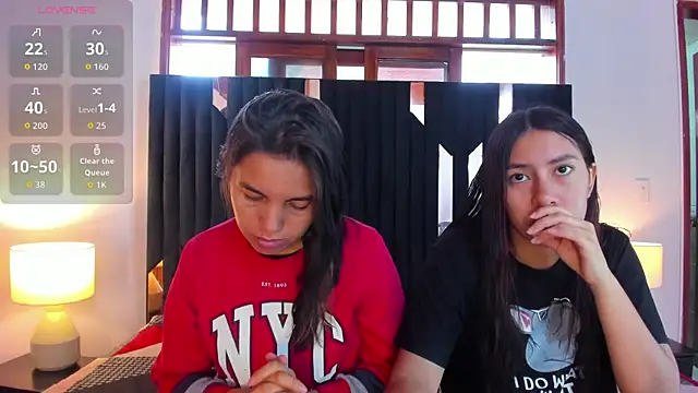 Sofy and Mia online show from 11/11/25, 12:11