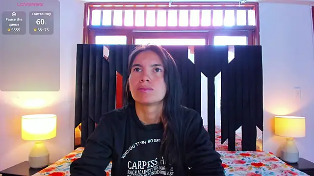 Sofy and Mia online show from 11/01/25, 12:43