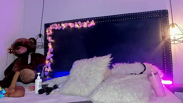 Emma Saylor online show from 02/05/26, 07:53