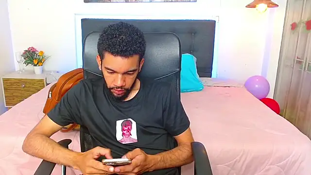 andresnoir  online show from 12/18/25, 01:59