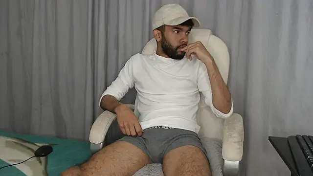 andresnoir  online show from 10/21/25, 02:16