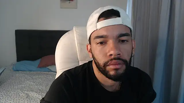 andresnoir  online show from 11/03/25, 01:47