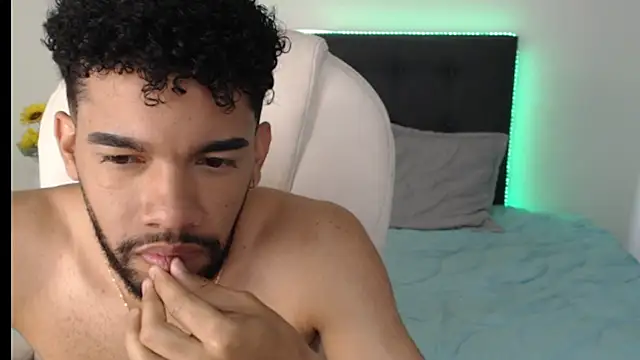 andresnoir  online show from 10/07/25, 02:18