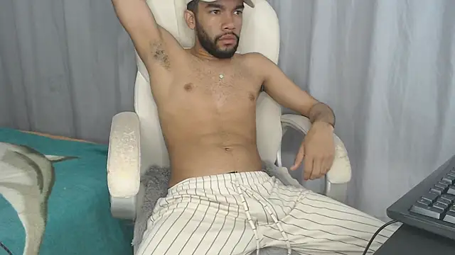 andresnoir  online show from 10/17/25, 02:30