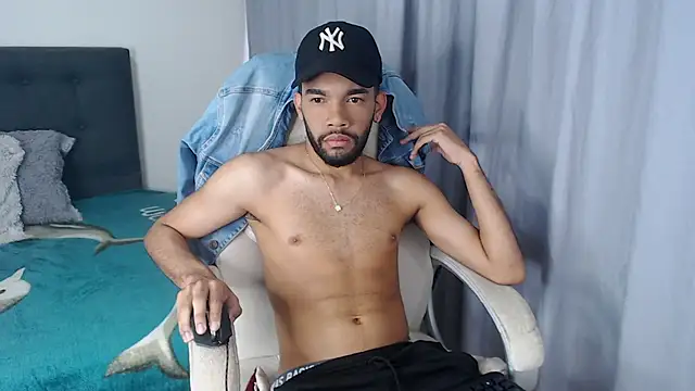 andresnoir  online show from 10/12/25, 02:18