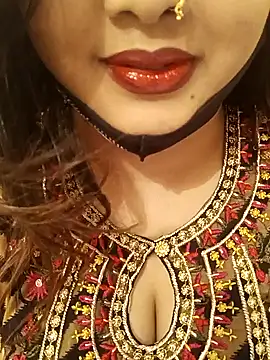 Snapshot of Beauty_Queen_Soniya chatting on 01/13/26, 03:38 Beauty Queen Soniya online show from 01/13/26, 03:38