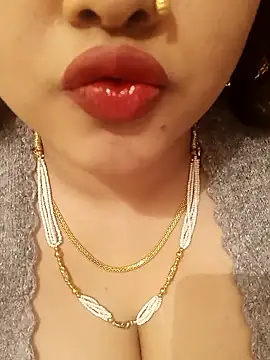 Snapshot of Beauty_Queen_Soniya chatting on 01/15/26, 12:41 Beauty Queen Soniya online show from 01/15/26, 12:41