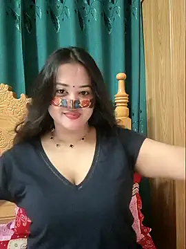 Snapshot of Beauty_Queen_Soniya chatting on 05/22/26, 02:09 Beauty Queen Soniya online show from 05/22/26, 02:09