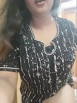 Snapshot of Beauty_Queen_Soniya chatting on 06/16/26, 02:44 Beauty Queen Soniya online show from 06/16/26, 02:44