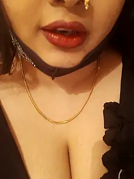 Snapshot of Beauty_Queen_Soniya chatting on 01/12/26, 02:24 Beauty Queen Soniya online show from 01/12/26, 02:24