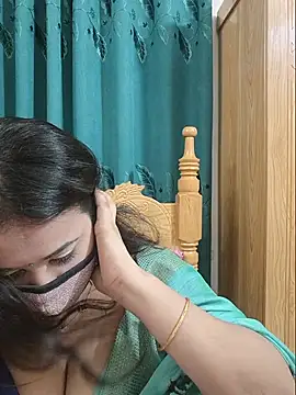 Snapshot of Beauty_Queen_Soniya chatting on 06/16/26, 02:50 Beauty Queen Soniya online show from 06/16/26, 02:50