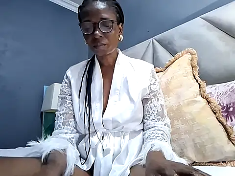 Snapshot of NaughtyCouga chatting on 06/16/26, 05:18 NaughtyCouga online show from 06/16/26, 05:18
