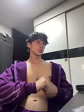 Snapshot of ErosDominant chatting on 12/05/25, 06:01 ErosDominant online show from 12/05/25, 06:01