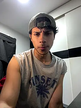 Snapshot of ErosDominant chatting on 12/01/25, 05:30 ErosDominant online show from 12/01/25, 05:30