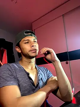 Snapshot of ErosDominant chatting on 10/19/25, 05:54 ErosDominant online show from 10/19/25, 05:54