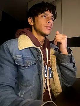 Snapshot of ErosDominant chatting on 11/18/25, 02:27 ErosDominant online show from 11/18/25, 02:27