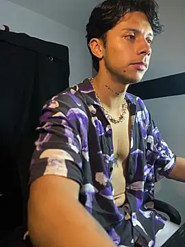 Snapshot of ErosDominant chatting on 10/25/25, 04:22 ErosDominant online show from 10/25/25, 04:22