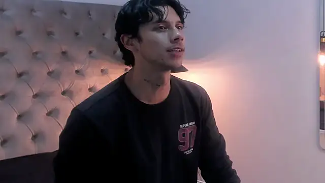 Snapshot of ErosDominant chatting on 11/28/25, 04:23 ErosDominant online show from 11/28/25, 04:23