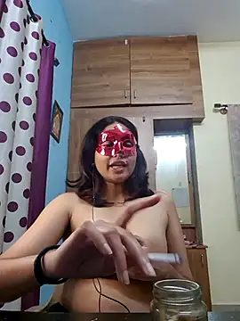 Ishaa Sharmaa online show from 11/07/25, 02:54