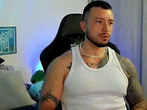 Snapshot of Dave-Max01 chatting on 02/19/26, 02:19 Dave-Max01 online show from 02/19/26, 02:19