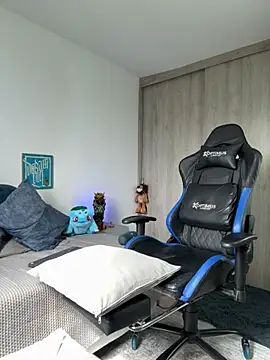 Dave-Max01 online show from 11/16/25, 02:33