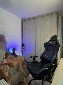 Dave-Max01 online show from 11/26/25, 02:55